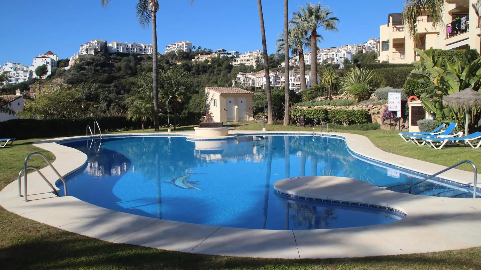 Los Pinos Near Los Arqueros Golf ベナアビス