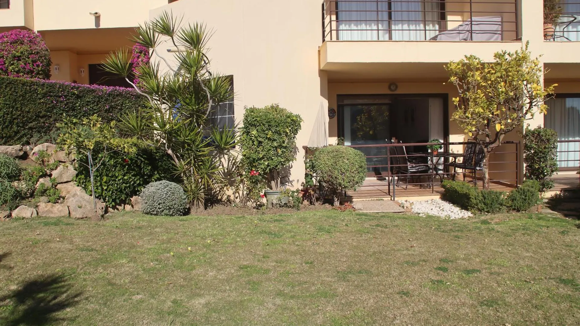 Los Pinos Near Los Arqueros Golf ベナアビス